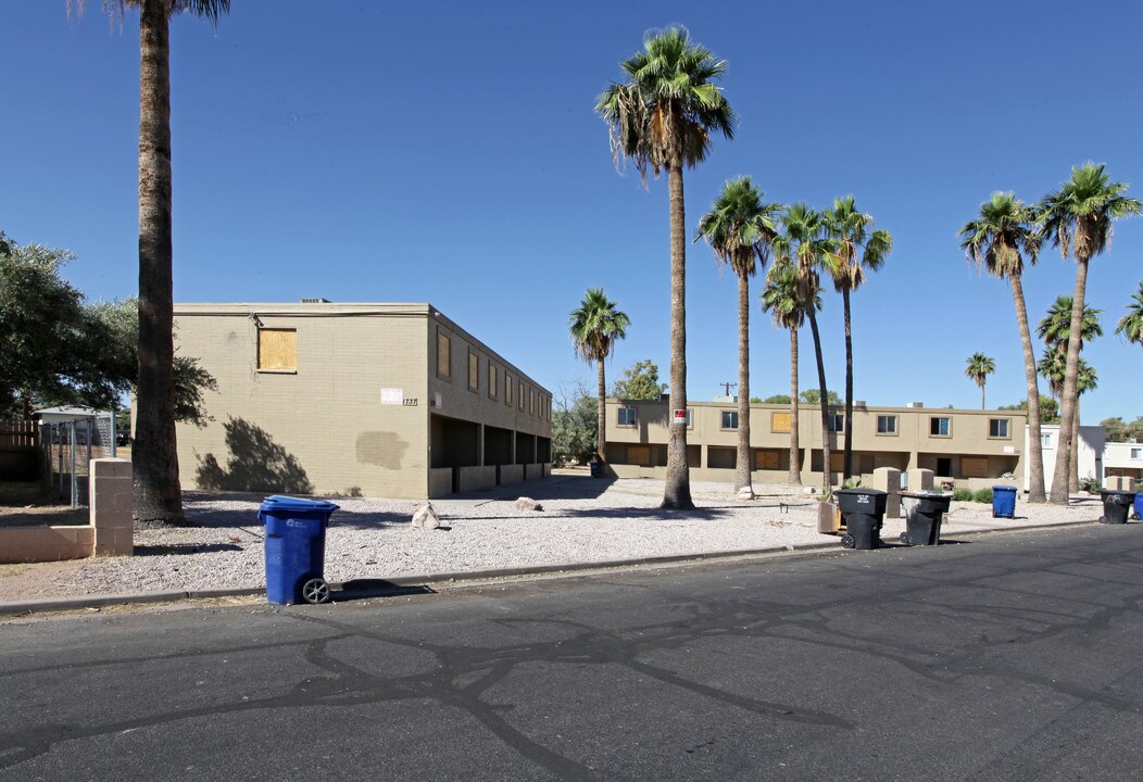 1727-1737 E Elton Ave in Mesa, AZ - Foto de edificio