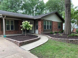 762 La Feil Dr in Ballwin, MO - Building Photo