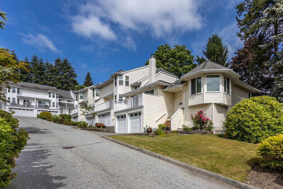 1180 Falcon Dr in Coquitlam, BC - Building Photo