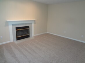 950 Tulip Way in Fortville, IN - Building Photo - Building Photo
