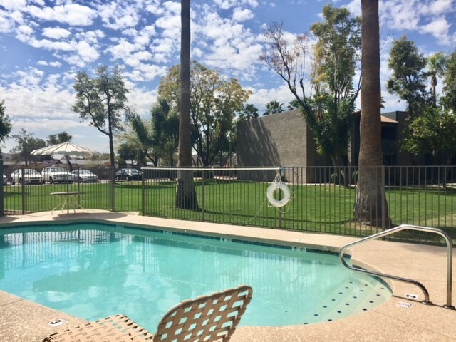 Paradise Greens in Phoenix, AZ - Foto de edificio
