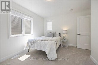 741 Riverview Wy. in Kingston, ON - Building Photo - Building Photo