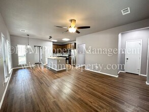 427 Jannie St in Denton, TX - Building Photo - Building Photo