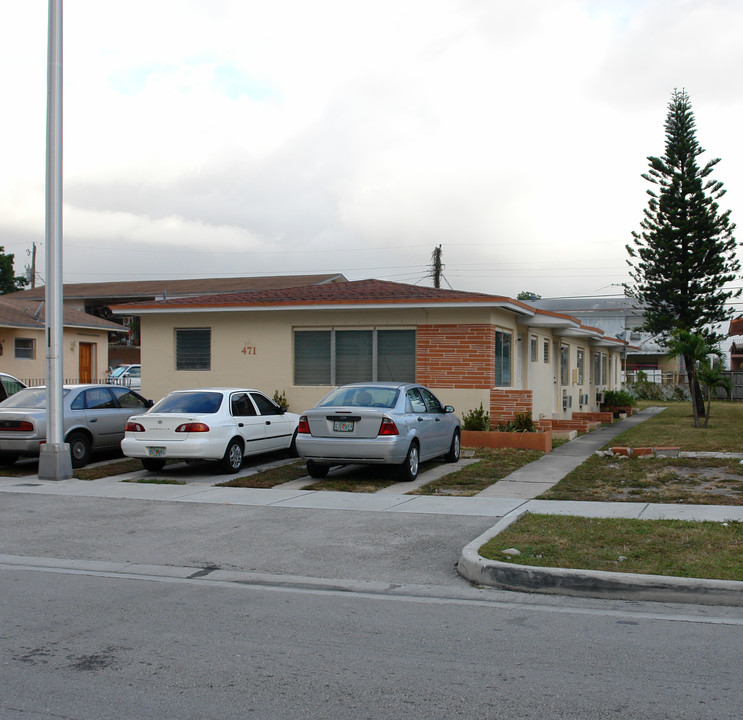 471-481 E 23rd St in Hialeah, FL - Building Photo