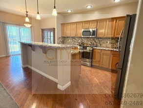 2441 Maurissa Ct in Bakersfield, CA - Foto de edificio - Building Photo