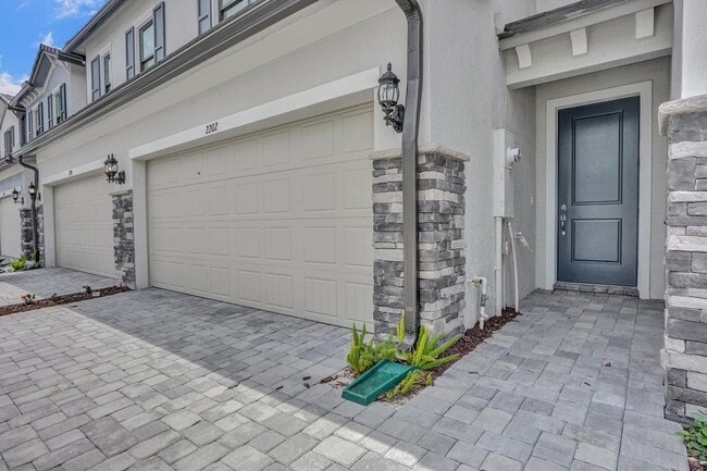 2202 Appleton Cir S in Oakland Park, FL - Foto de edificio - Building Photo