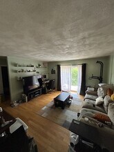 33 Westgate Rd, Unit 5 in Boston College, MA - Foto de edificio - Building Photo