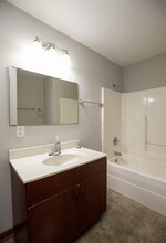 2216 S Leonard Rd in St. Joseph, MO - Building Photo - Building Photo