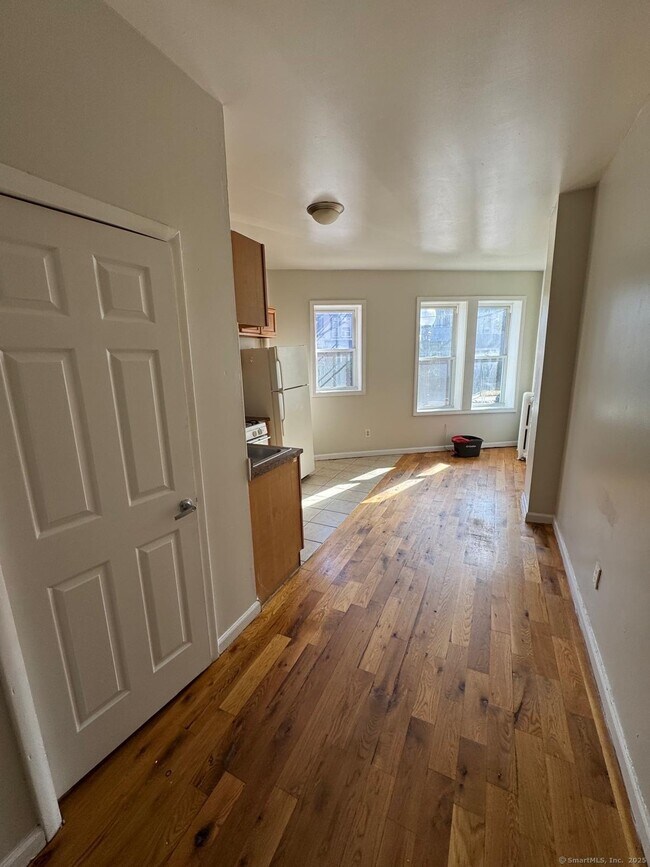 1873 Stratford Ave in Bridgeport, CT - Building Photo - Building Photo