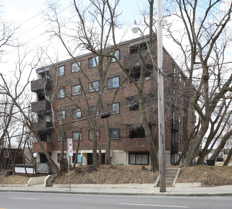 Villettes Apartments in Toronto, ON - Building Photo