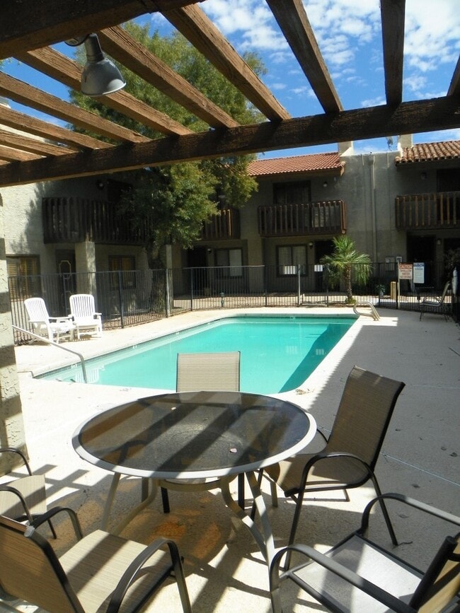 2815 N 52nd St in Phoenix, AZ - Building Photo - Building Photo