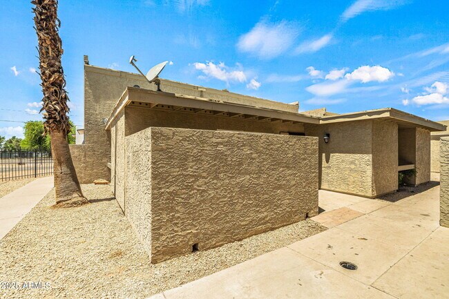 2698 N 43rd Ave in Phoenix, AZ - Building Photo - Building Photo