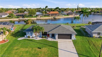 2321 SE 5th Ct in Cape Coral, FL - Building Photo