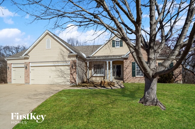 12 Fox Bluff Ct in St. Charles, MO - Foto de edificio - Building Photo