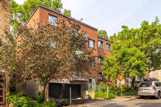 2350-2370 Messier in Montréal, QC - Building Photo - Primary Photo