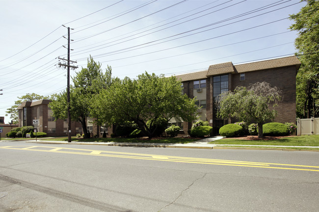 Landmark East in Ridgefield Park, NJ - Building Photo - Building Photo