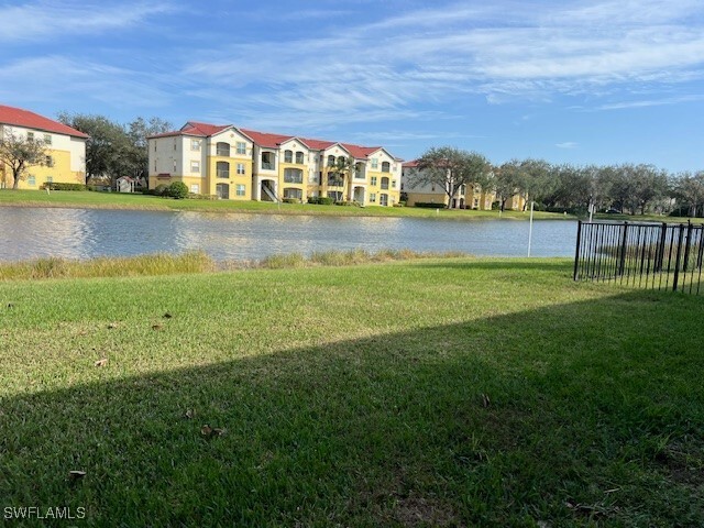 12571 Laurel Cove Dr in Ft. Myers, FL - Foto de edificio - Building Photo