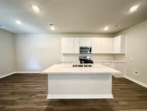 12187 Ridge Top Dr in Panorama Village, TX - Foto de edificio - Building Photo