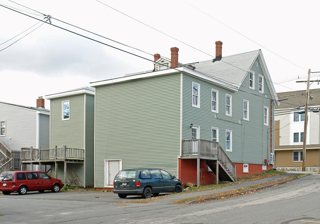 192 Brown St in Westbrook, ME - Foto de edificio - Building Photo