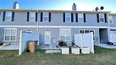 6243 Shoreview Cir in Flowery Branch, GA - Building Photo - Building Photo