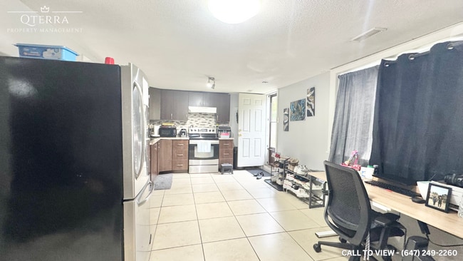 560 Gillies St in Cambridge, ON - Building Photo - Building Photo