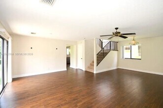 587 NW 38th Ave in Deerfield Beach, FL - Building Photo - Building Photo
