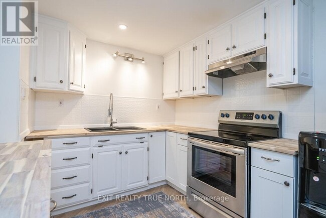property at 561-561 Tiny Beaches Rd S