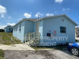 1125 W 28th St in Riviera Beach, FL - Building Photo
