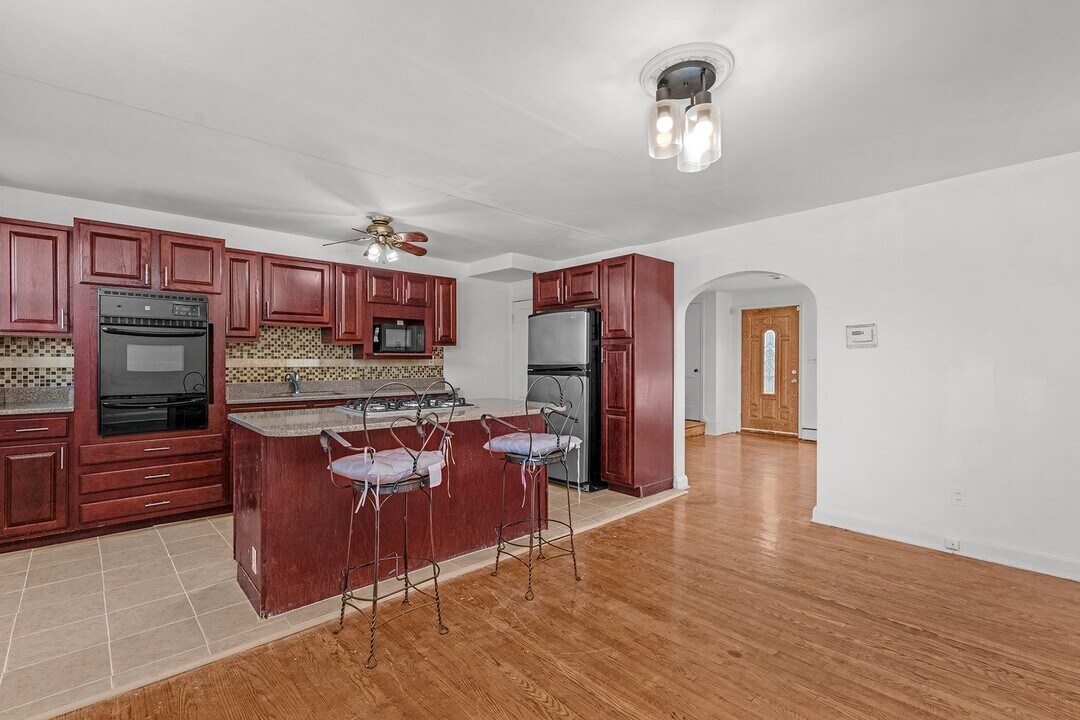 1908 E Belvedere Ave in Baltimore, MD - Building Photo