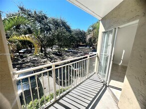 1865 Palm Cove Blvd, Unit verano in Delray Beach, FL - Foto de edificio - Building Photo