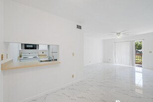 1854 Abbey Rd in West Palm Beach, FL - Building Photo