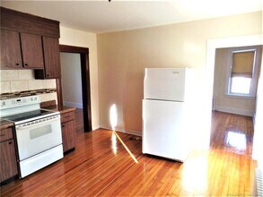 131 Kent Ave in Bridgeport, CT - Foto de edificio - Building Photo