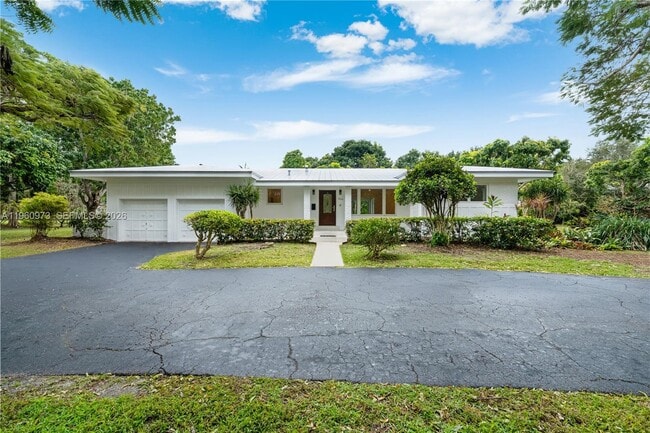 12535 Moss Ranch Rd in Miami, FL - Building Photo - Building Photo