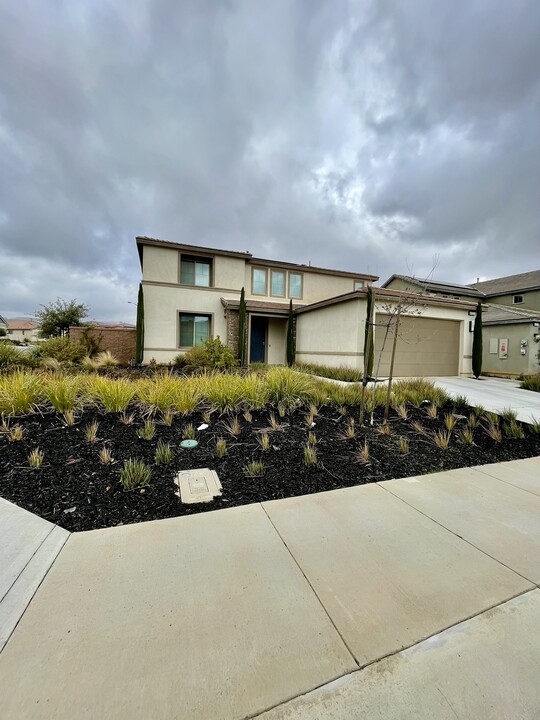 6057 Evenfall Dr in Banning, CA - Building Photo