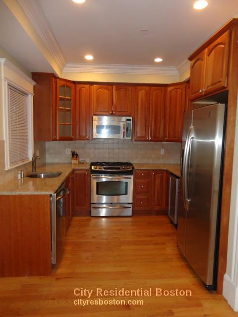 144 D St, Unit 2 in Boston, MA - Building Photo