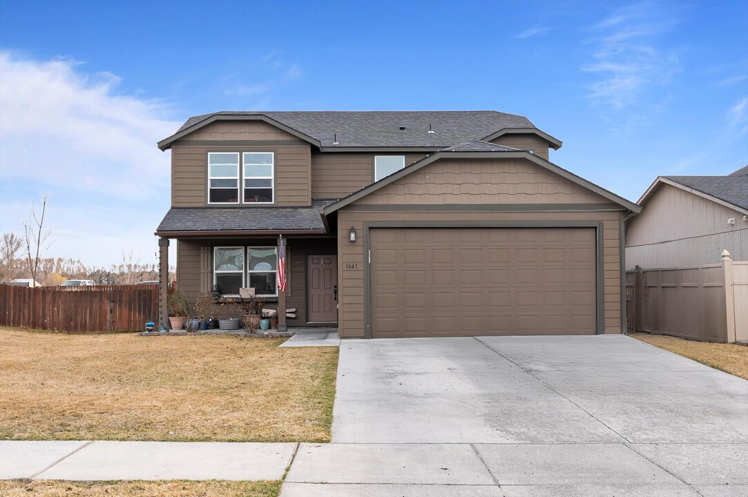 1641 E Filmore Dr in Moses Lake, WA - Building Photo