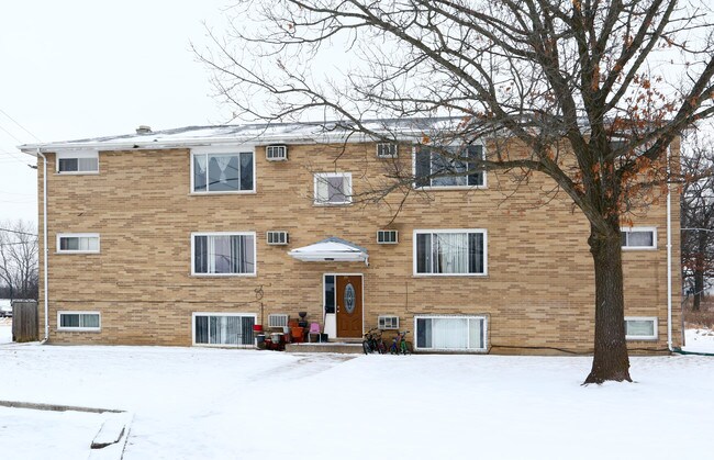 337 Avilon Ct in Round Lake, IL - Building Photo - Building Photo