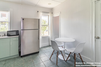 123 Boston St, Unit 1 in Boston, MA - Foto de edificio - Building Photo