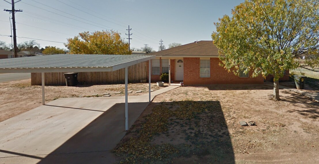 322 SE Railroad St in Bronte, TX - Building Photo