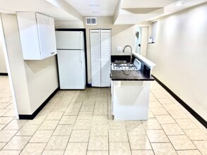 5204 N Ludlam Ave-Unit -G in Chicago, IL - Building Photo - Building Photo
