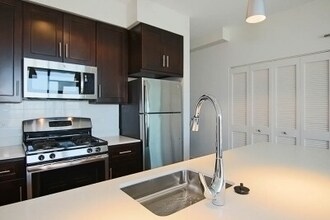 1441 N Halsted St in Chicago, IL - Foto de edificio - Building Photo