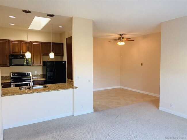 8310 Regents Rd in San Diego, CA - Building Photo - Building Photo