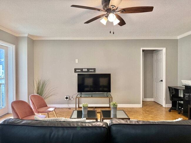 300 Peachtree St in Atlanta, GA - Building Photo - Building Photo