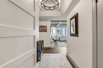 1111 Caroline St in Houston, TX - Foto de edificio - Building Photo