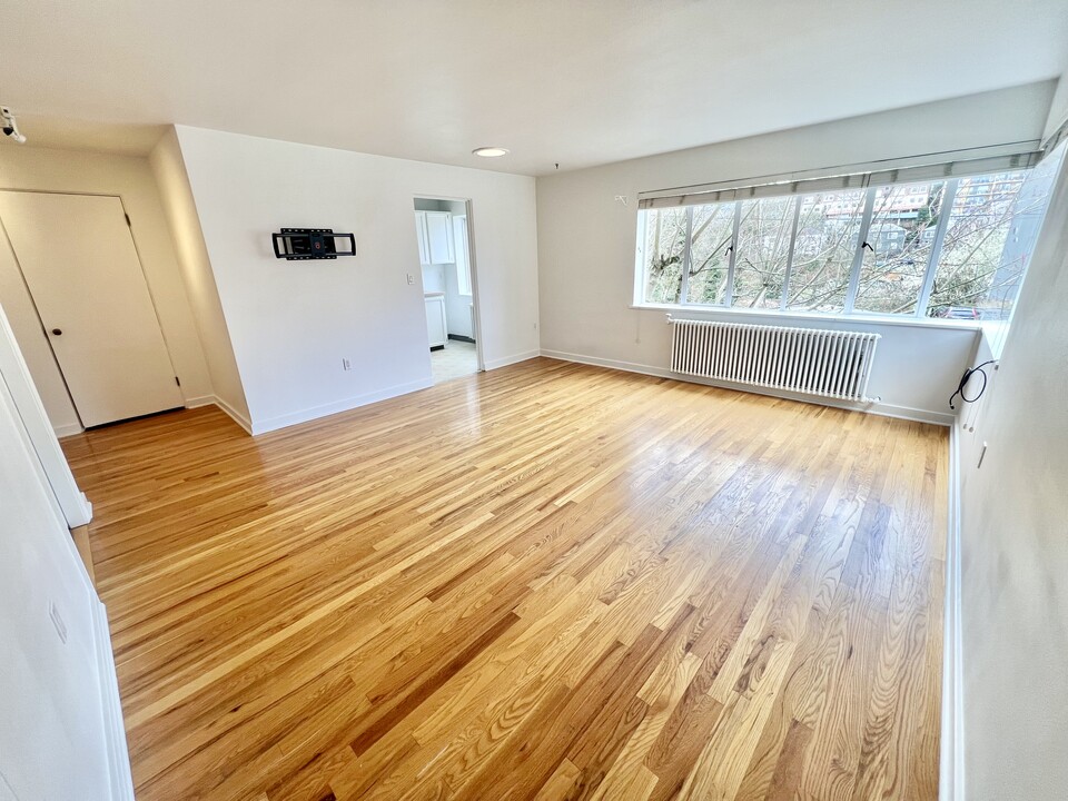 1800 Taylor Ave N, Unit 307 in Seattle, WA - Building Photo