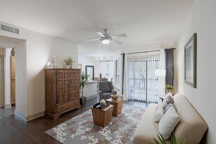 Broadstone Colonnade in San Antonio, TX - Building Photo