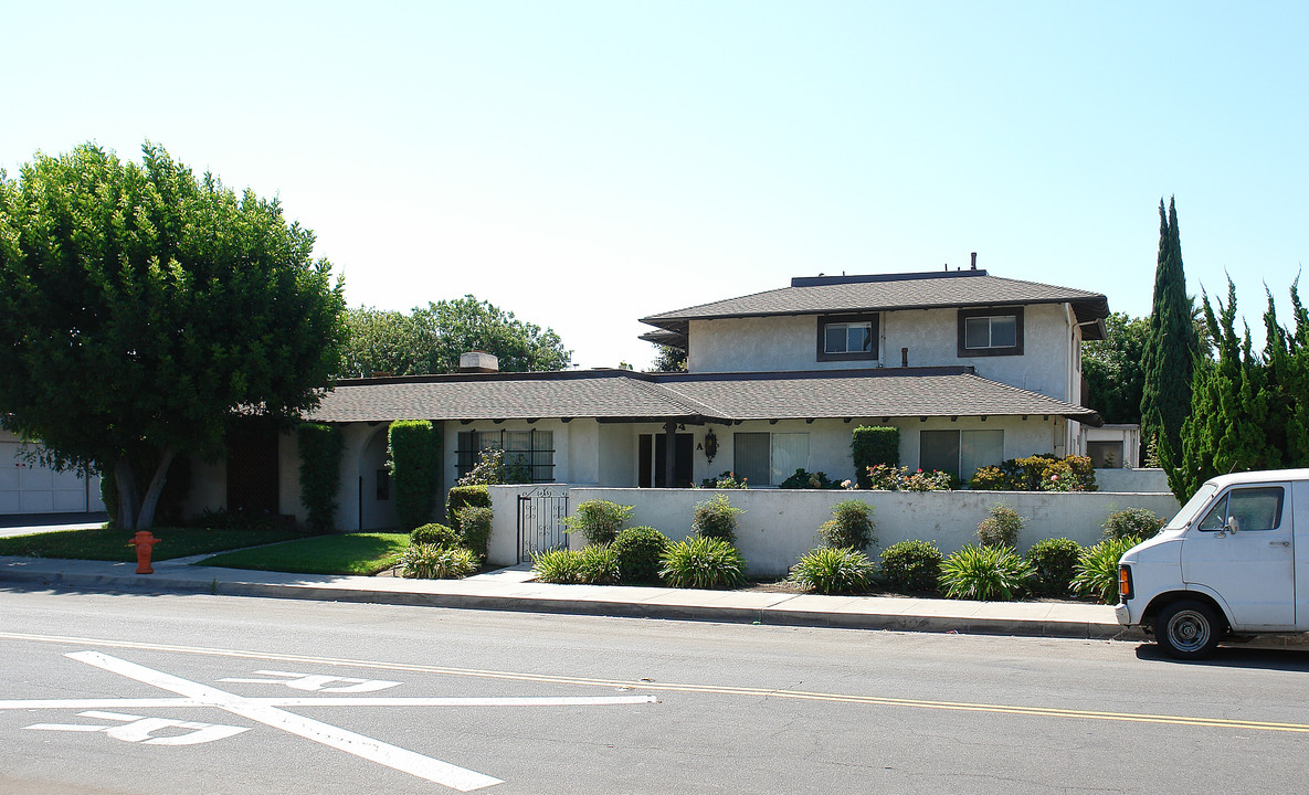 404 W Palmyra Ave in Orange, CA - Building Photo