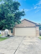 722 Pequin Rd in Crosby, TX - Building Photo