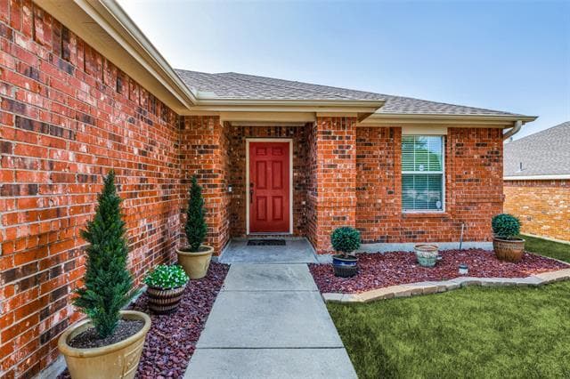 property at 417 Mustang Trail