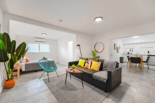 515 NE 82nd St in Miami, FL - Building Photo